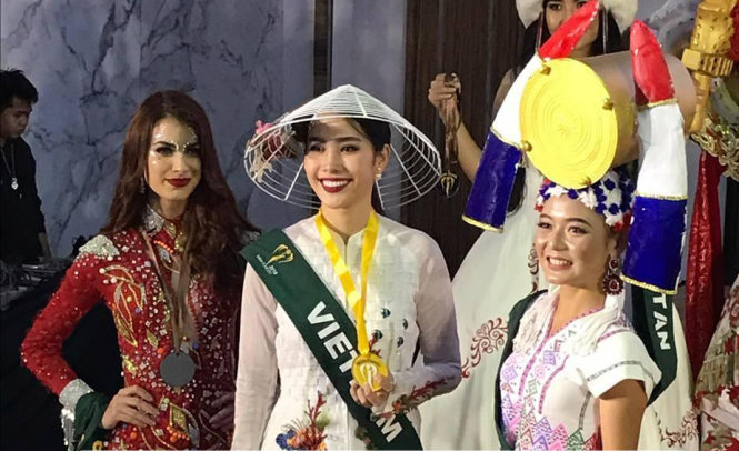 [-]Nam[-]Em[-]đoạt[-]giải[-]Hoa[-]hậu[-]Ảnh[-]tại[-]Miss[-]Earth[-]2016